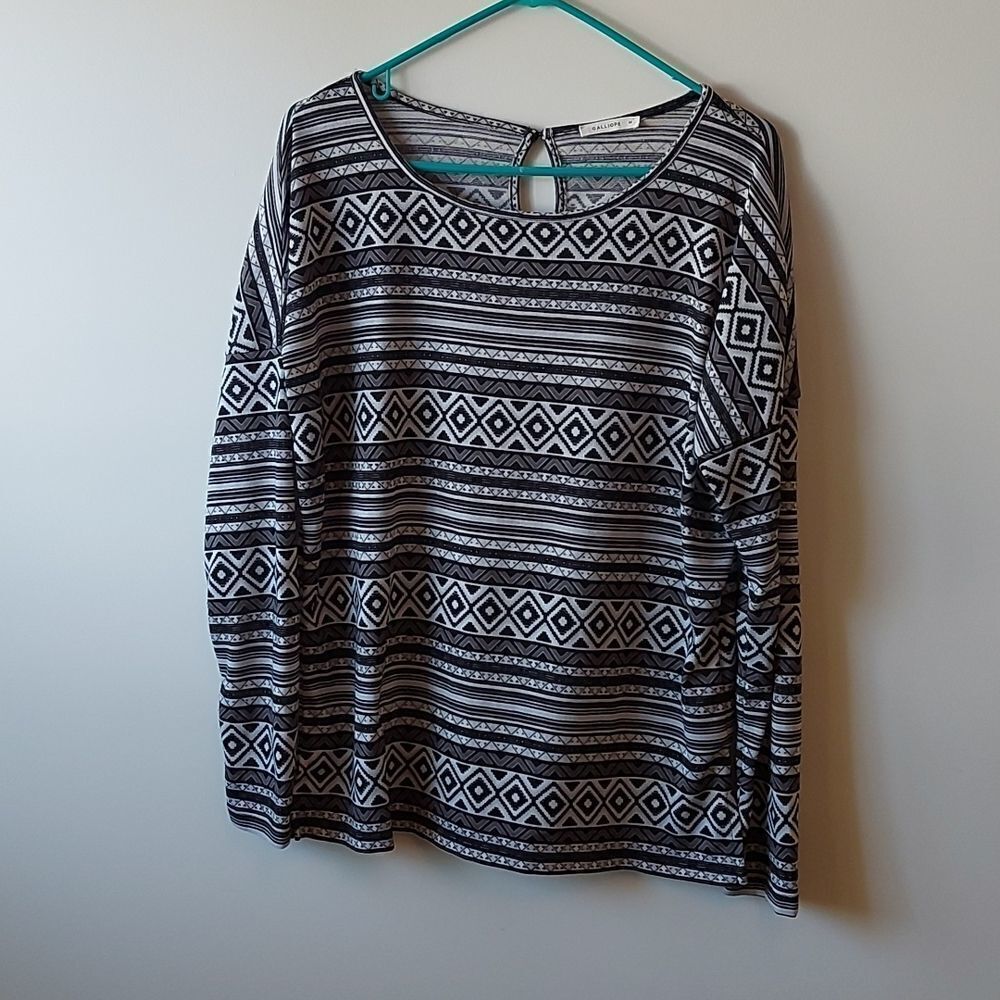 Calliopelong Sleeve Top Size Medium